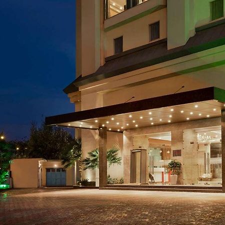 Ramada By Wyndham New Delhi Pitampura Hotel Exterior foto