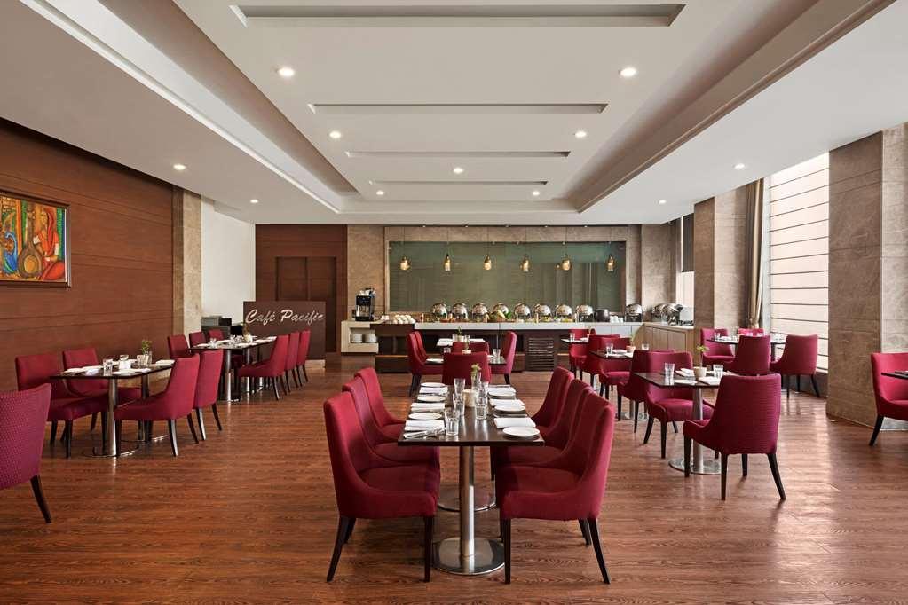 Ramada By Wyndham New Delhi Pitampura Hotel Restaurant foto